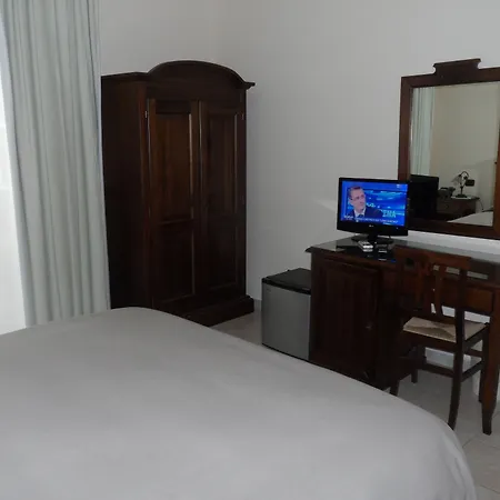 Hotel Fiumefreddo 3*